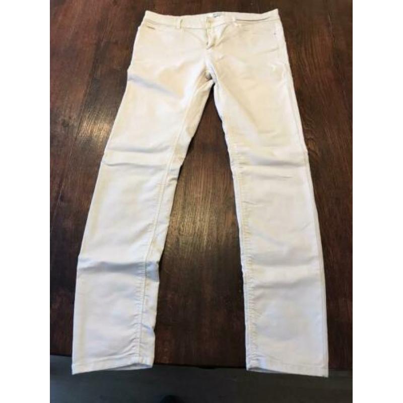 Beige push-up broek van Stradivarius maat 42