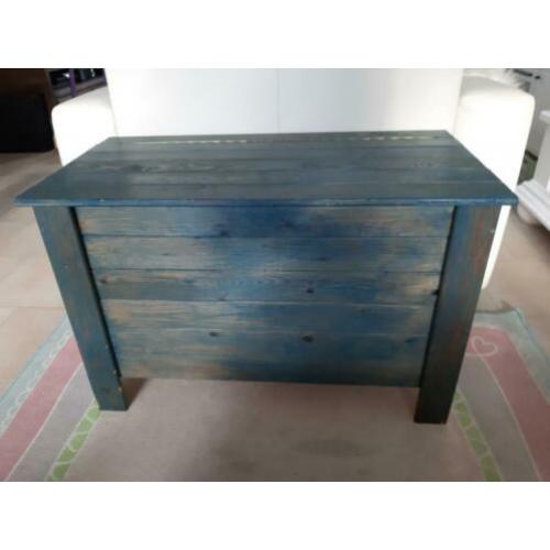 Turquoise houten kist