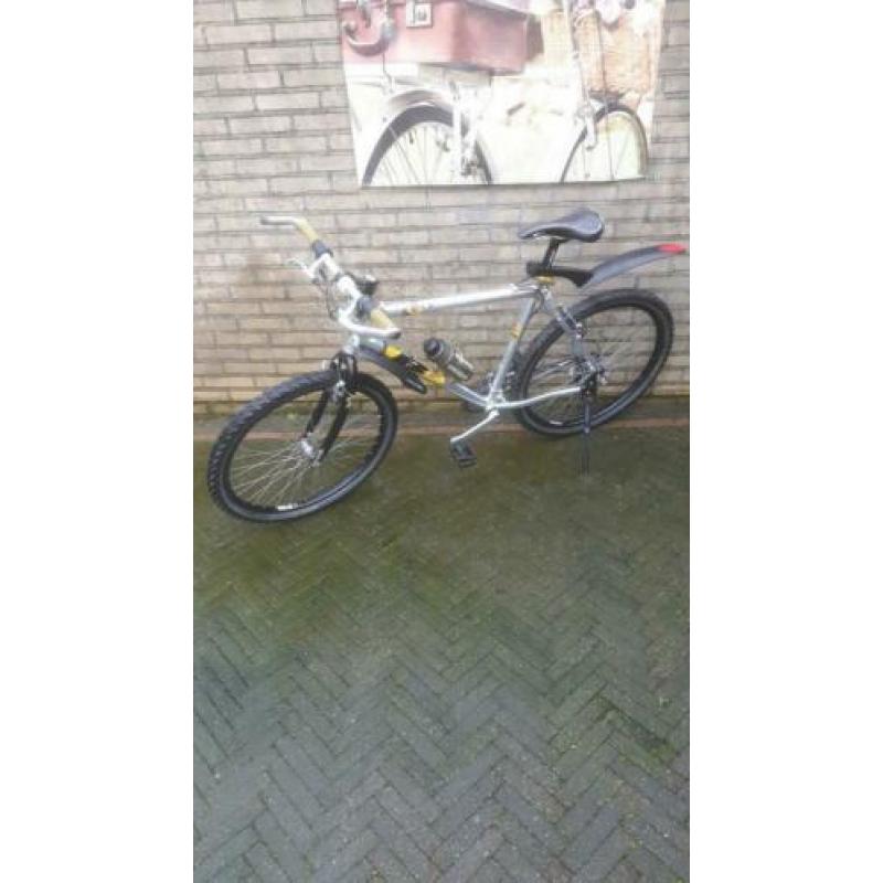 Batavus B1 cyber mountainbike atb mtb in nieuwstaat
