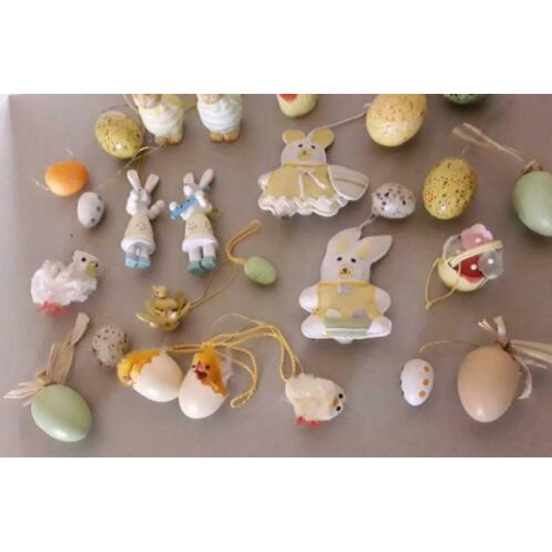 26 paasfiguren, paasdecoratie van diverse materialen oa hout