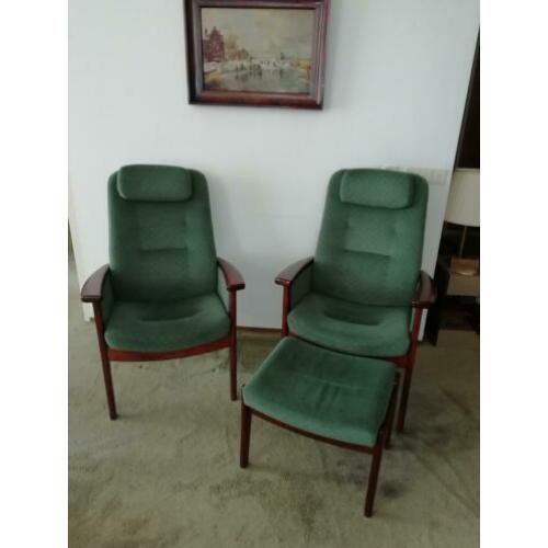 2 stoelen fauteuils plus voetenbankje