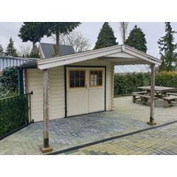 Tuinhuisje met openslaande deuren