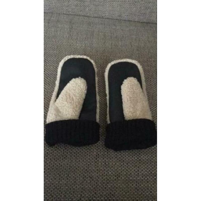Lammy coat handschoenen Hema