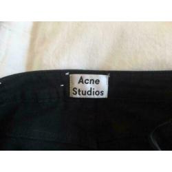 Acne pin
