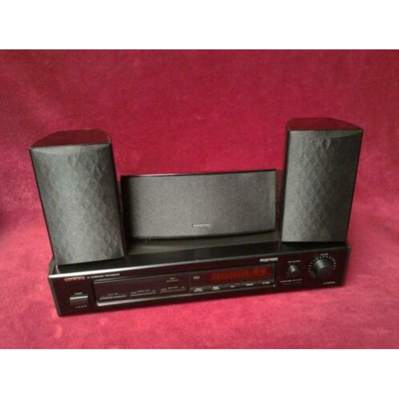 Onkyo surround versterker met sattelieten.