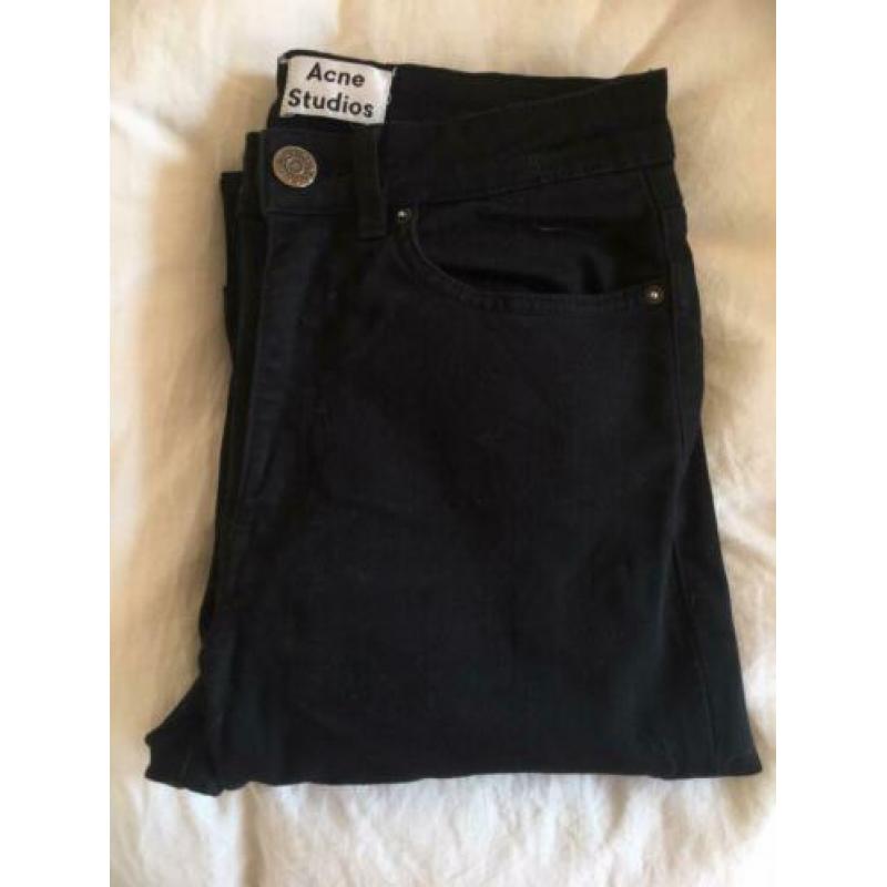 Acne pin