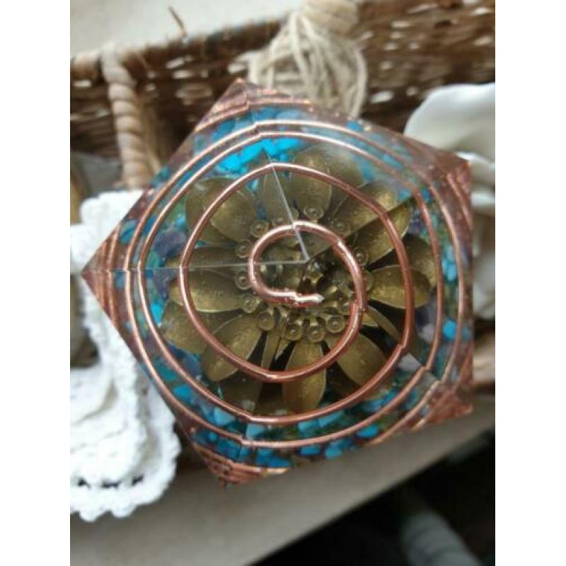 Orgonite orgon 'spiral power' diverse stenen en cel
