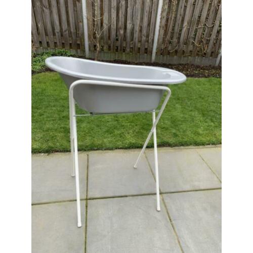 Babybadje zilver 8 keer gebruikt baby bad met standaard