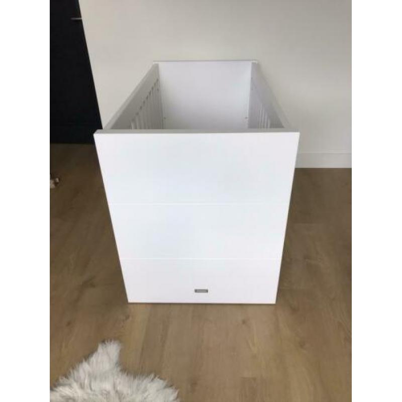 Babykamer ledikant en commode Bopita Camille wit