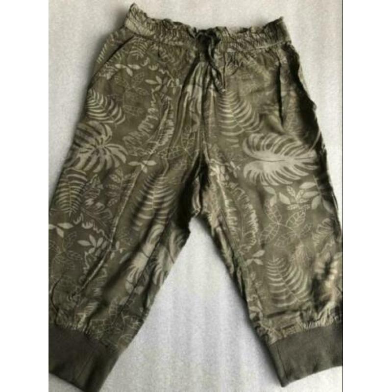 Maat 140 - h&m zomerse bermuda - groen geprint