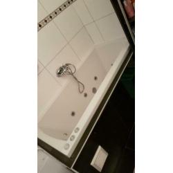 Douchecabine €200 & ligbad yetstream €400 prijs bespreekbaar