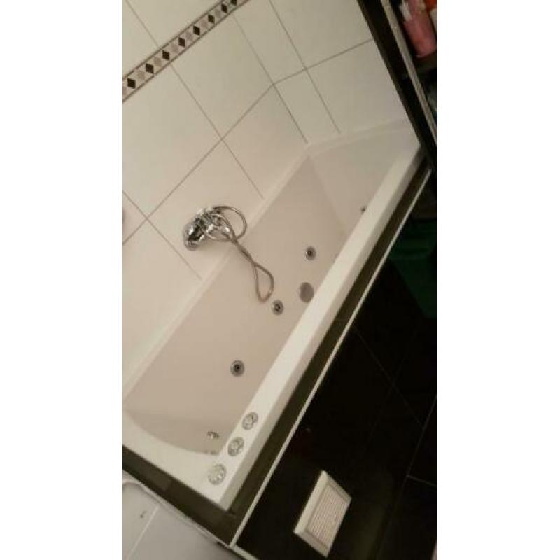 Douchecabine €200 & ligbad yetstream €400 prijs bespreekbaar