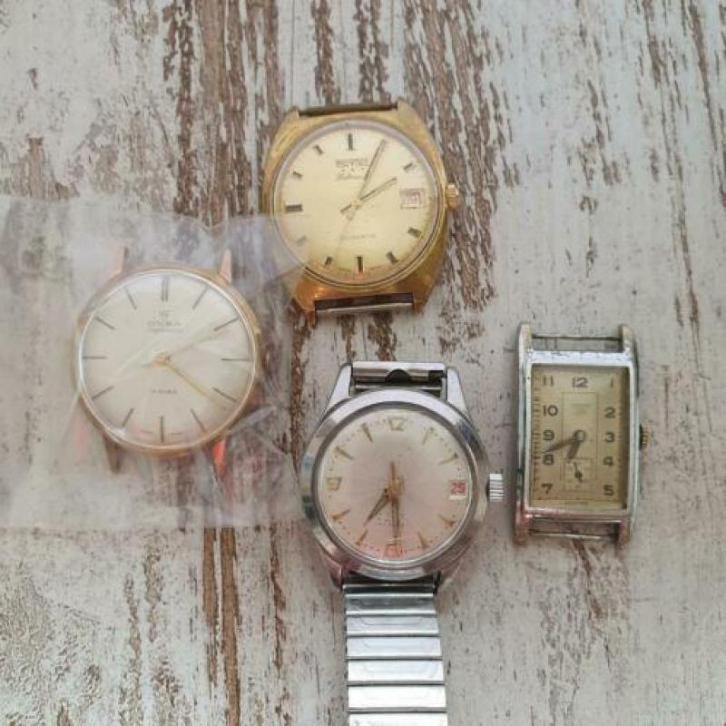 18 horloges voor onderdelen of om te repareren