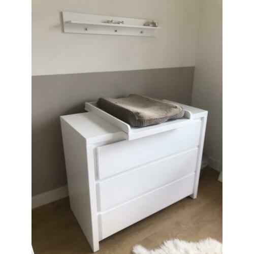 Babykamer ledikant en commode Bopita Camille wit