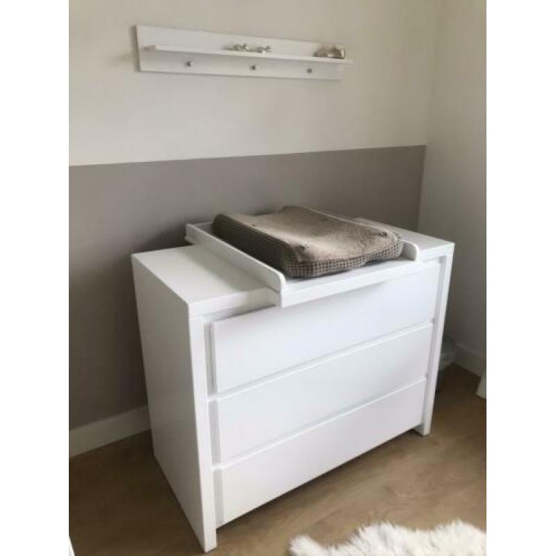 Babykamer ledikant en commode Bopita Camille wit