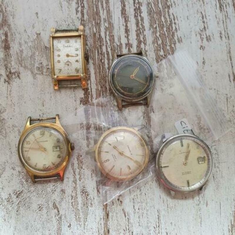18 horloges voor onderdelen of om te repareren