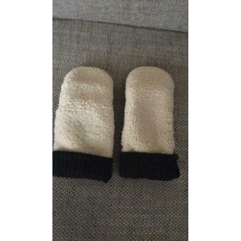 Lammy coat handschoenen Hema