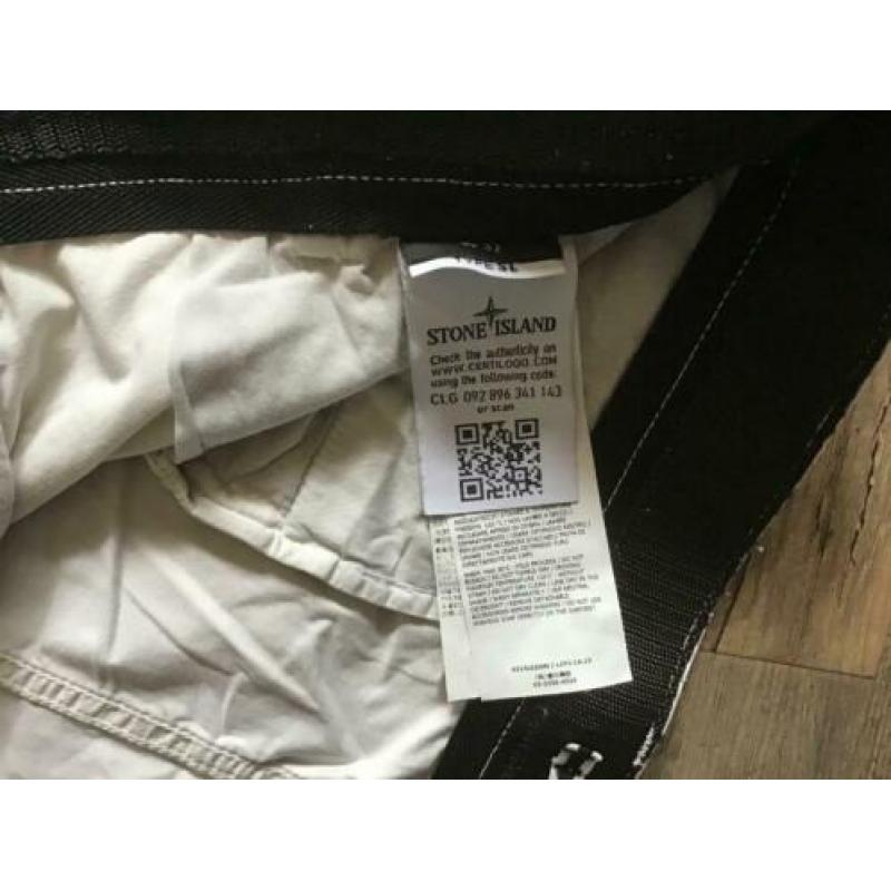 Stone Island korte broek, maat 32 Z.G.A.N.