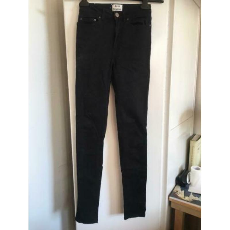 Acne pin