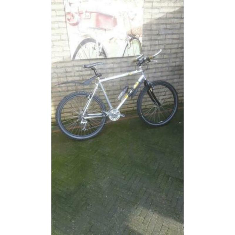 Batavus B1 cyber mountainbike atb mtb in nieuwstaat