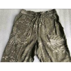 Maat 140 - h&m zomerse bermuda - groen geprint