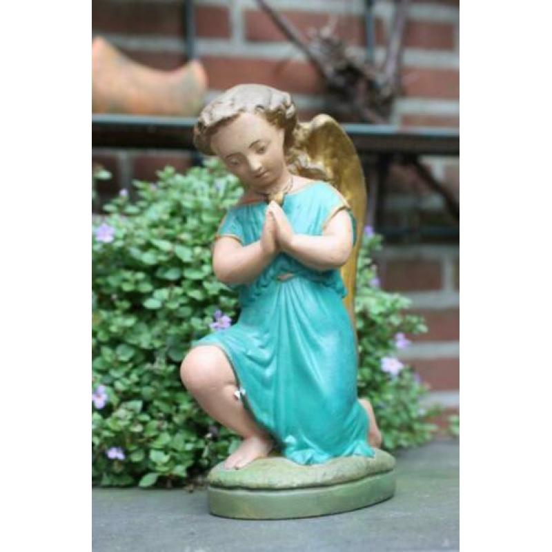 Oud mooi gipsen beeld engel in mooie kleuren
