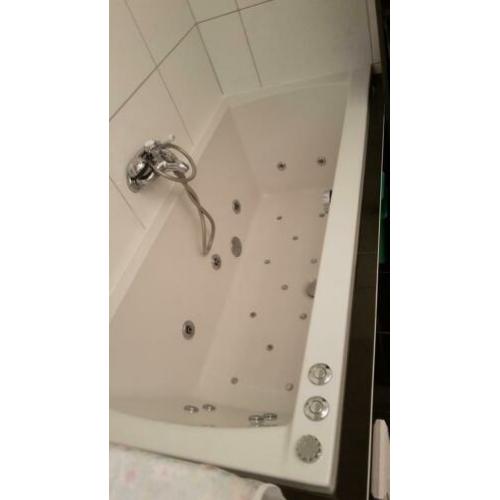 Douchecabine €200 & ligbad yetstream €400 prijs bespreekbaar