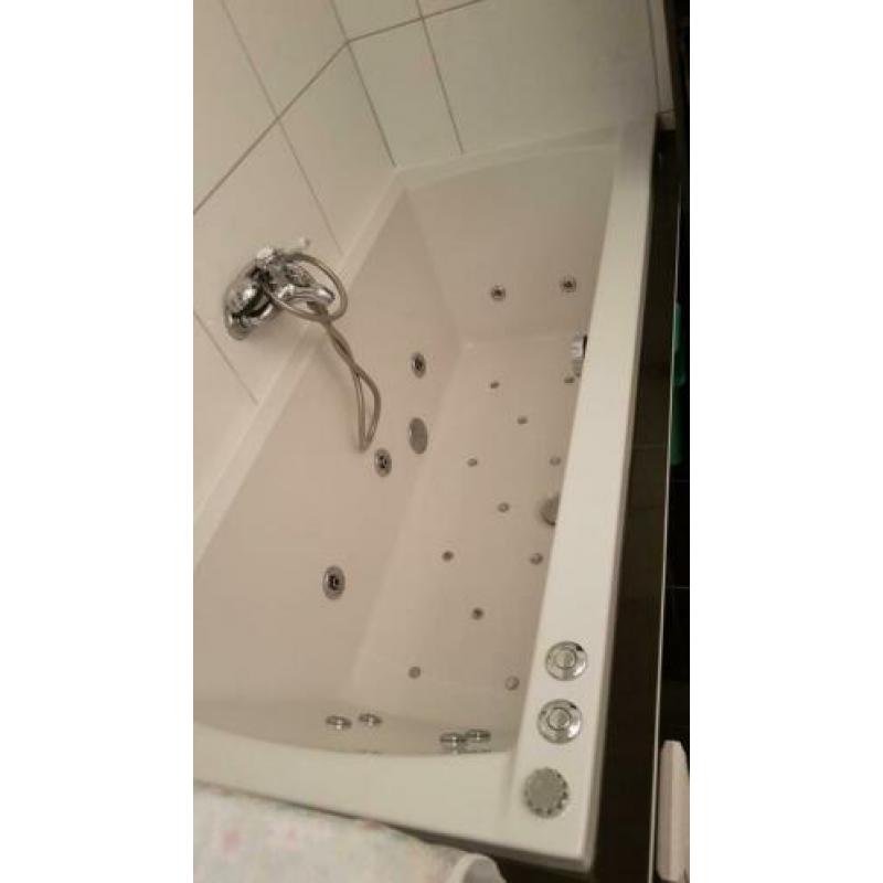 Douchecabine €200 & ligbad yetstream €400 prijs bespreekbaar