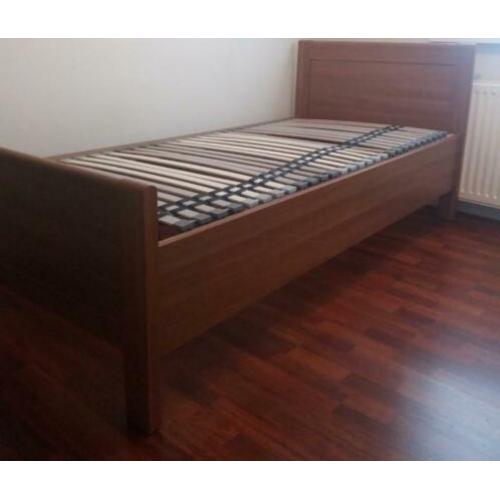 Eenpersoonbed met kast