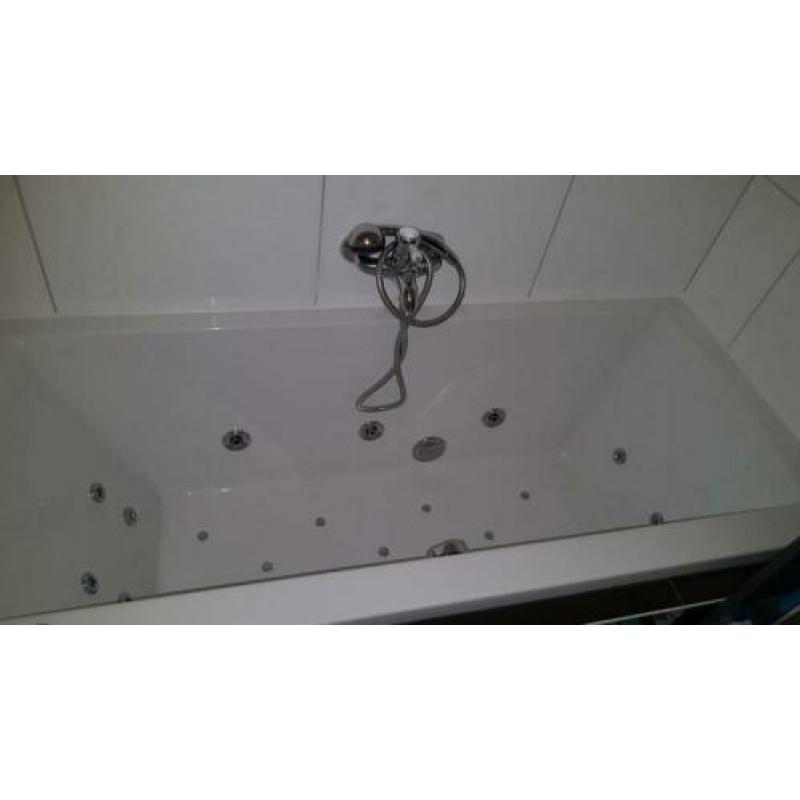 Douchecabine €200 & ligbad yetstream €400 prijs bespreekbaar