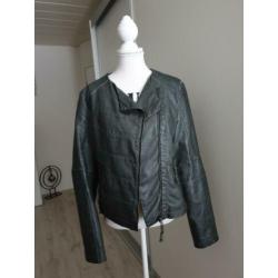 Stoer leather look jasje in donker grijs. Maat 38.