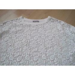 Witte korte ZARA top met kant maat S. Korte mouwen.