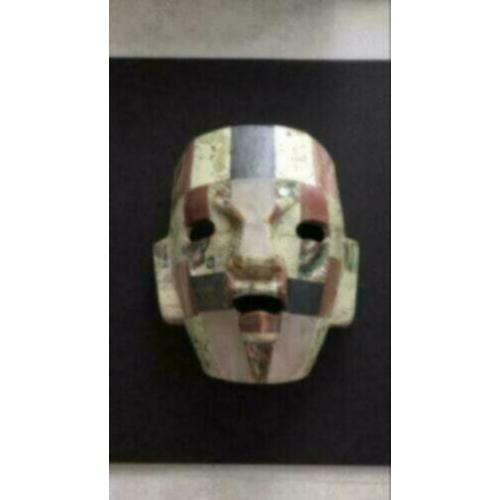 4 bijzondere maskers op voet: Azteken/ poly-schild / papoea