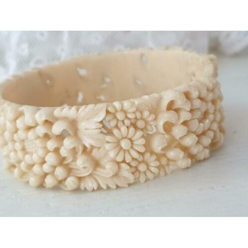 Antieke armband ivoor van voor 1947