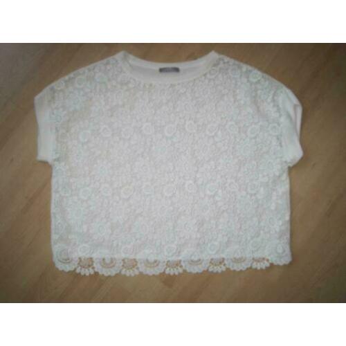Witte korte ZARA top met kant maat S. Korte mouwen.