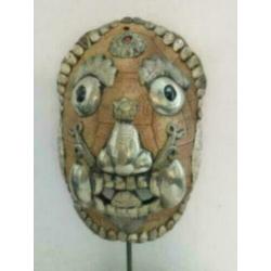4 bijzondere maskers op voet: Azteken/ poly-schild / papoea