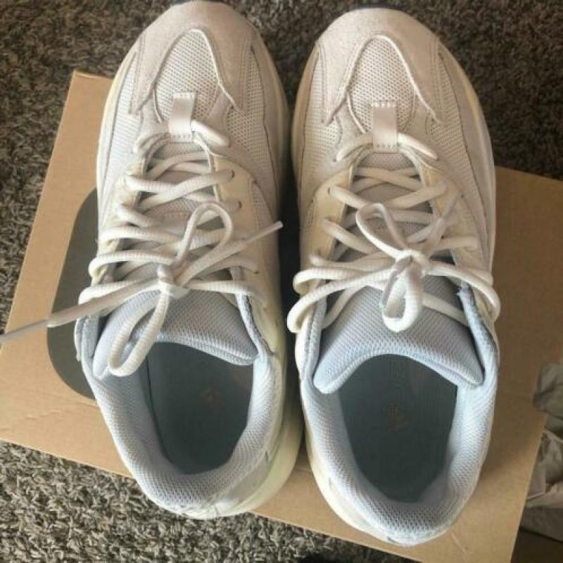 Yeezy boost 700