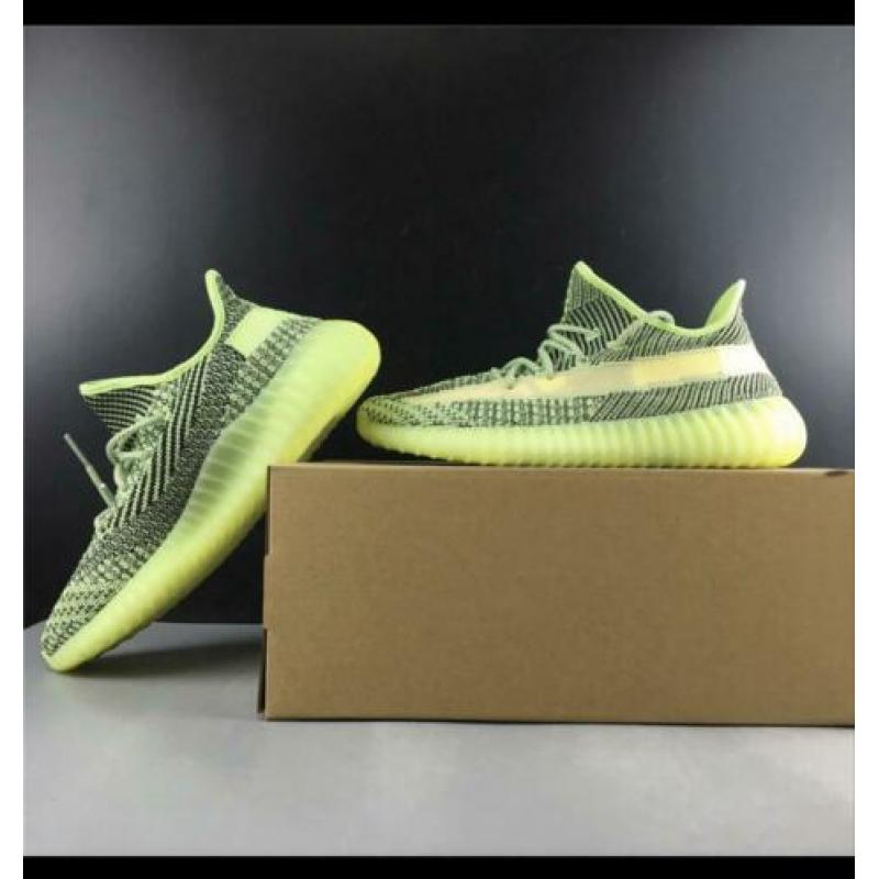 Adidas yeezy 350 v2 yeezreel yellow