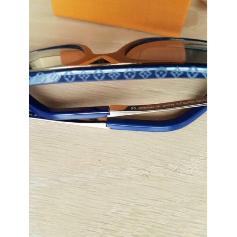 louis vuitton zonnebril mascotte blauw
