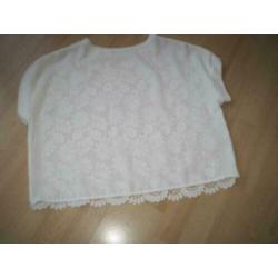 Witte korte ZARA top met kant maat S. Korte mouwen.