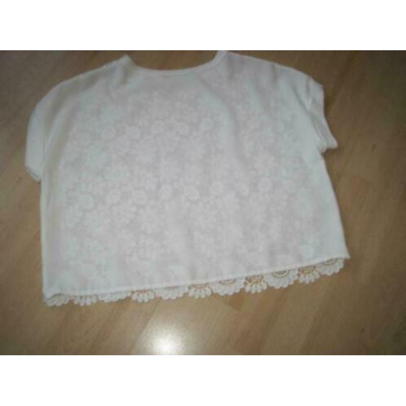 Witte korte ZARA top met kant maat S. Korte mouwen.