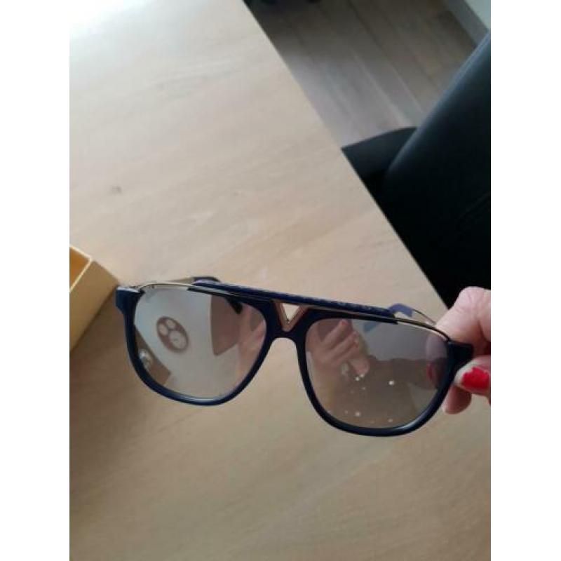 louis vuitton zonnebril mascotte blauw