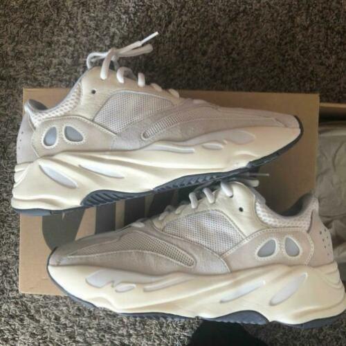Yeezy boost 700