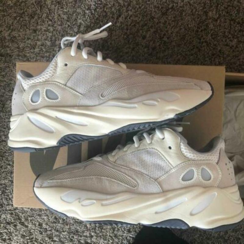 Yeezy boost 700