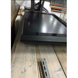 Philips HD tv 120 x 70 incl. muurbeugel en afstandsbediening
