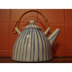 theepot met 4 mokjes