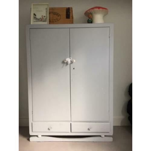 Prachtige oude kast voor bv baby of kinderkamer brocante