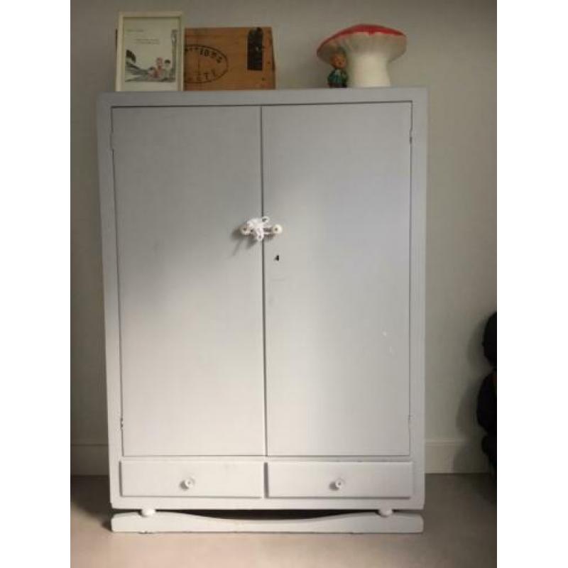 Prachtige oude kast voor bv baby of kinderkamer brocante