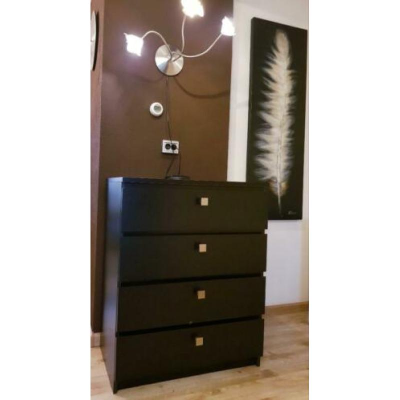Woonkamer meubels - wandkast, dressoir, tafel, stoelen, bank