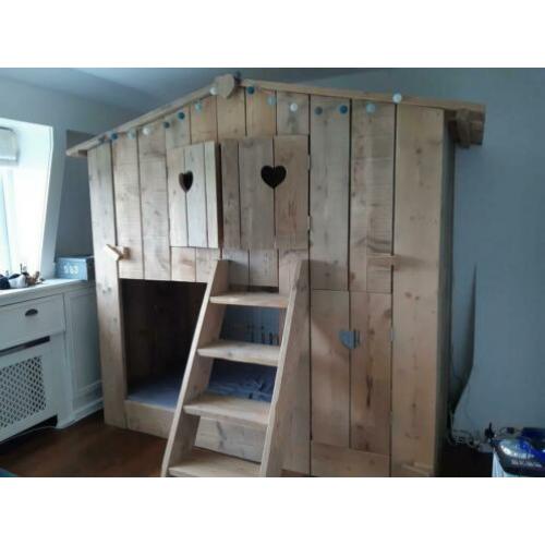 Boomhut bed hoogslaper / stapelbed steigerhout